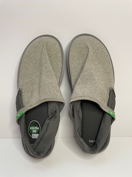 Sanuk Shoes - NWOT Sanuk Gray 'Squish Me' Slip-On Slippers.  Size 8